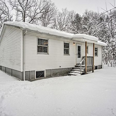 Wooded Twin Lakes Retreat 13 Mi To Lake Michigan! 外观 照片